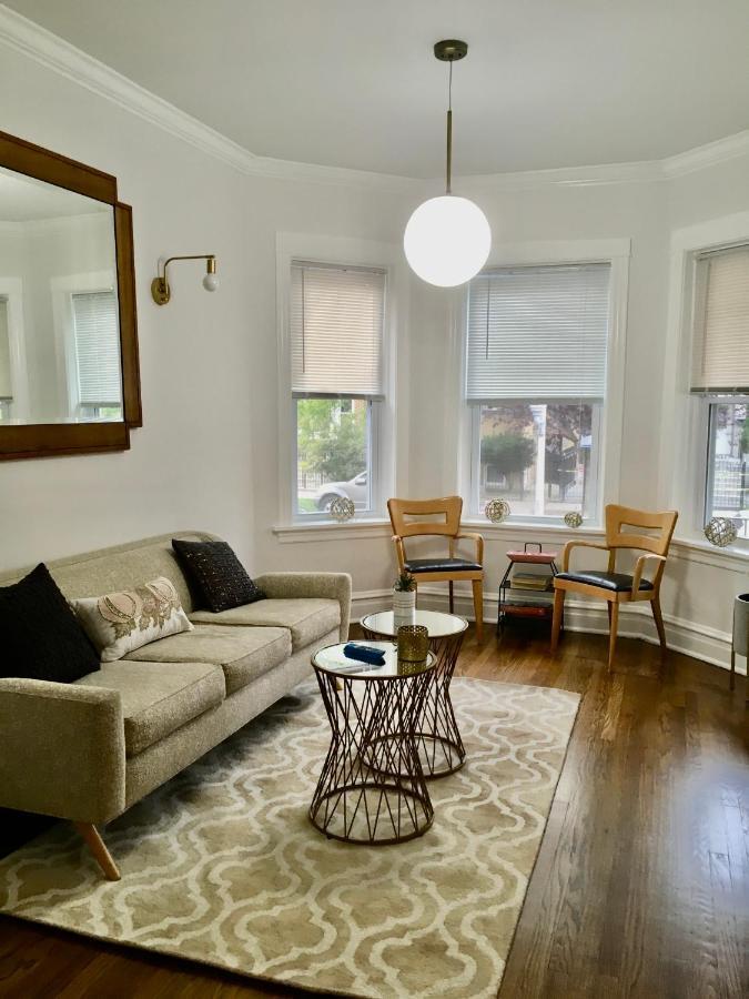 Logan Square Modern Apartment Chicago Bagian luar foto