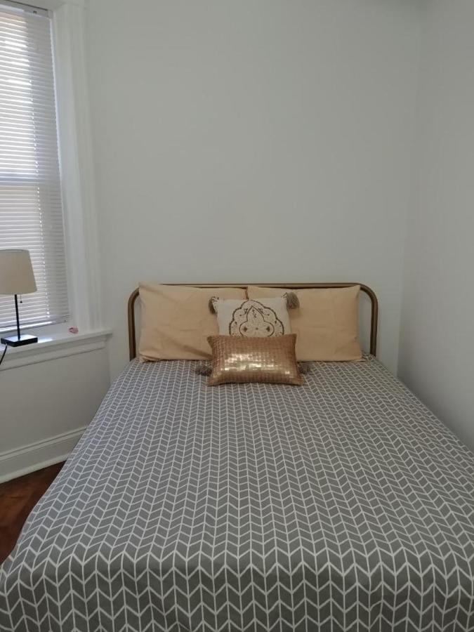 Logan Square Modern Apartment Chicago Bagian luar foto