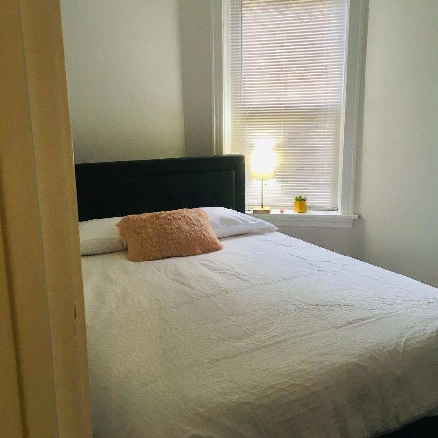 Logan Square Modern Apartment Chicago Bagian luar foto